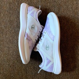 Champion memory foam floral accent